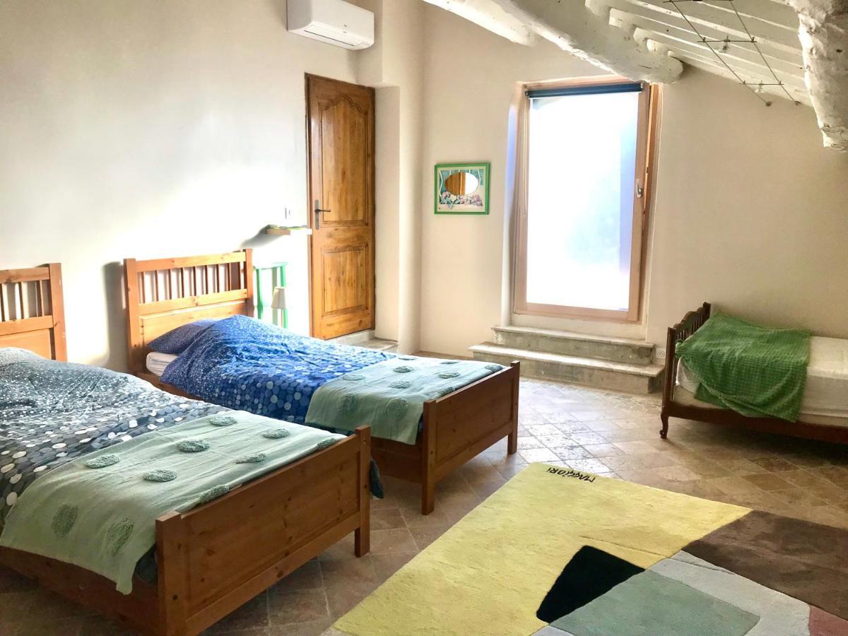 La Bergerie Des Amandiers Chambres Et Table D'Hotes Malataverne ภายนอก รูปภาพ